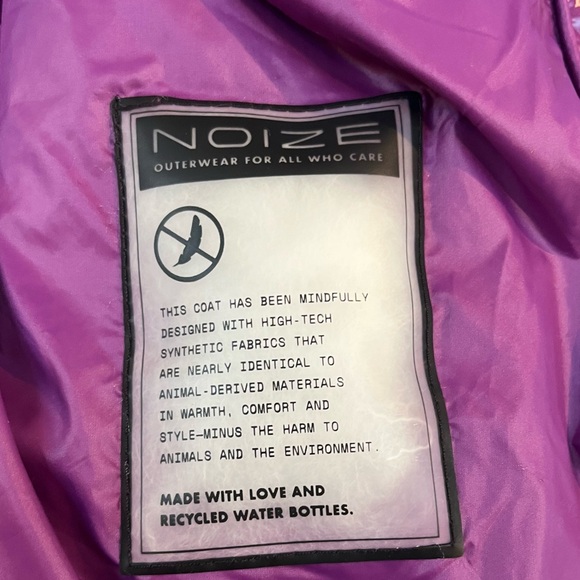 End of Winter Clearance! NOIZE Goldie Short Puffer Jacket in Grape L - Picture 5 of 8
